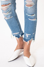 Load image into Gallery viewer, PREORDER Tinley Kan Can Distressed Jeans
